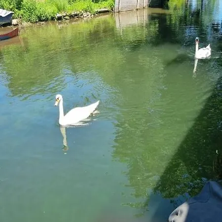 Πλωτό κατάλυμα Au Fils De L'eau *