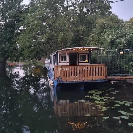 Au Fils De L'eau Botel *