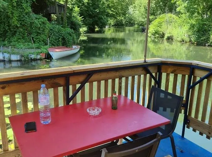 Au Fils De L'eau بوتيل *