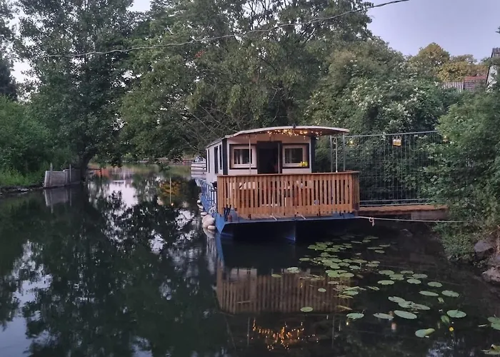 Au Fils De L'eau بوتيل *