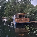 Au Fils De L'eau Botel *