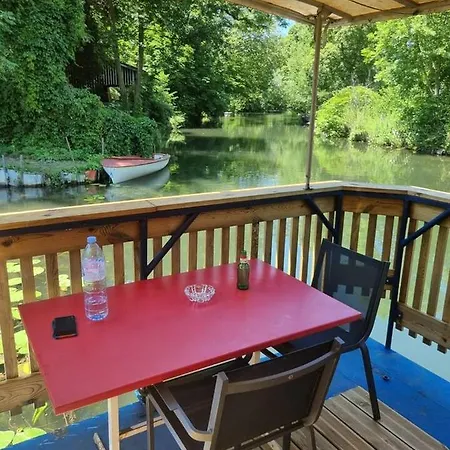 Au Fils De L'eau Hotel en barco *